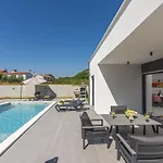 Elite * Pula