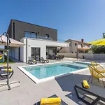 Elite Vila Pula
